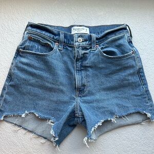 Abercrombie & Fitch High Rise 4” Mom Short 25